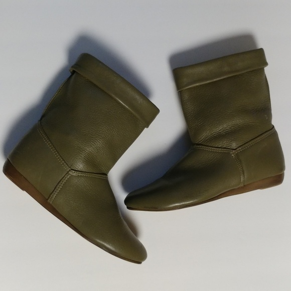 Vintage Shoes - Army Green 7.5 Vintage Leather Booties